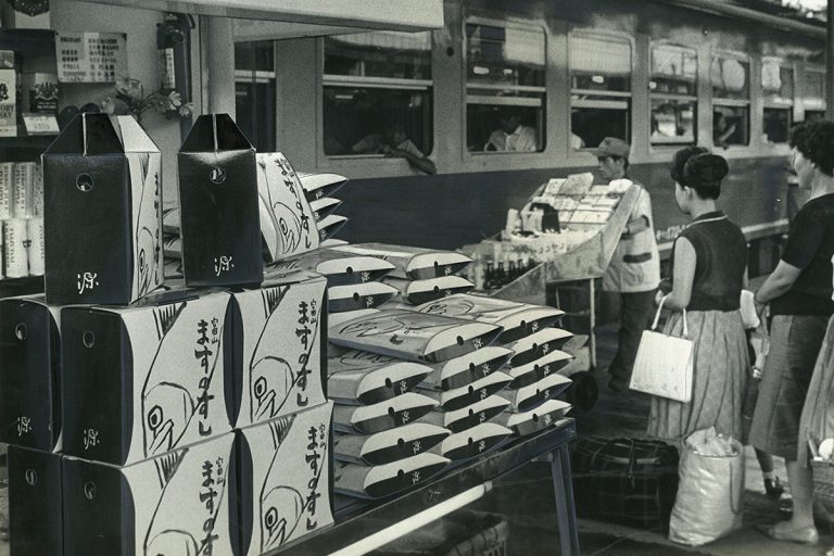 130年を超える「駅弁」の歴史。食生活の変化を受け、存在価値はどのように変化するか ｜ 和樂web 美の国ニッポンをもっと知る！
